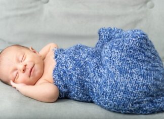Jak często przewijać niemowlę w nocy?