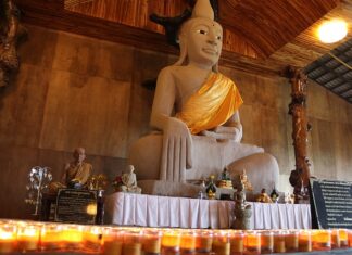 Na czym polega świecowanie uszu?