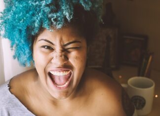 Jak się nosi peruki?