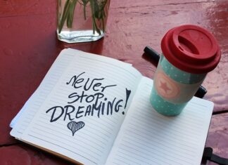 Jaki napis na płycie pomnika?