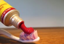 Czy pasta Oral B zawiera fluor?